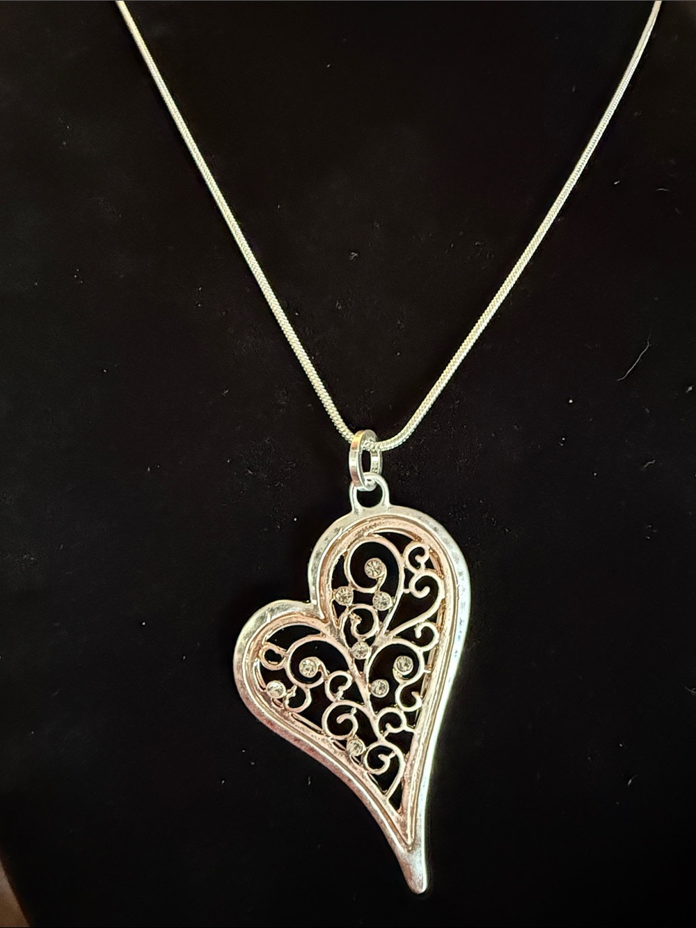 New Women’s 21”  Filigree 2 tone Heart Pendant Necklace